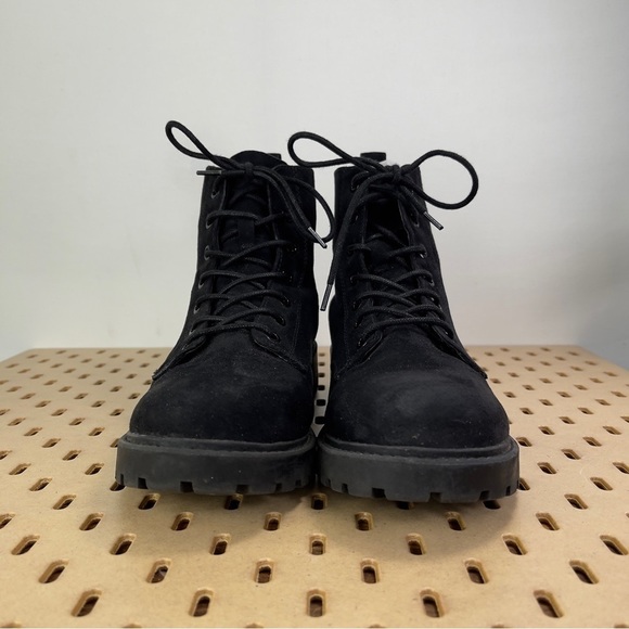 Divided Women’s Work Boot Black Faux Suede Lace Up Lug Sole Size 8.5 US - Picture 3 of 9